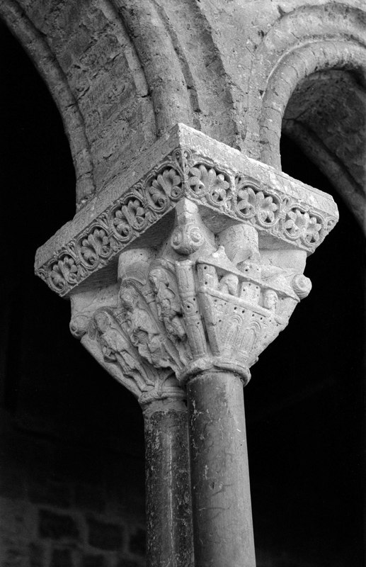 Coupled columns with micro-architectural details, Negative JC055618