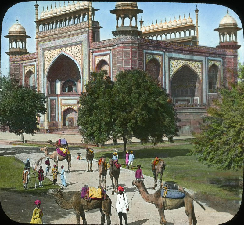 Gateway to Taj Mahal, Shah Jahan (architect), opened 1648