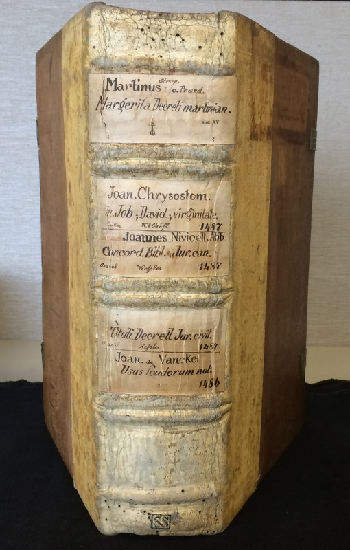 <p>Spine of Sammelband: <span>Martinus Polonus, </span><em>Margarita decreti seu Tabula Martiana </em><span>[Venice]: Peregrinus de Pasqualibus, Bononiensis [and Dionysius Bertochus, about 1485]; <span>Johannes Chrysostomus, </span><em>Sermones de patientia in Job</em><span>. Ed and tr: Lilius Tifernas (Castellanus). Add. </span><em>De poenitentia in David</em><span>; </span><em>De virginitate. </em><span>Cologne: Johann Koelhoff, the Elder, 13 May 1487; <span>Johannes Johannis,  </span><em>Concordiae Bibliae et Canonum cum Titulis Decretalium Totiusque Iuriscivilis. </em><span>Basel: Nicolaus Kesler, 22 June 1487; 12 July 1487; and <span>Johannes Koelner de Vanckel. </span><em>Usus feudorum</em><span> [Cologne: Johann Koelhoff, the Elder, after 21 Feb. 1486].</span></span></span> </span><span>  </span></p>