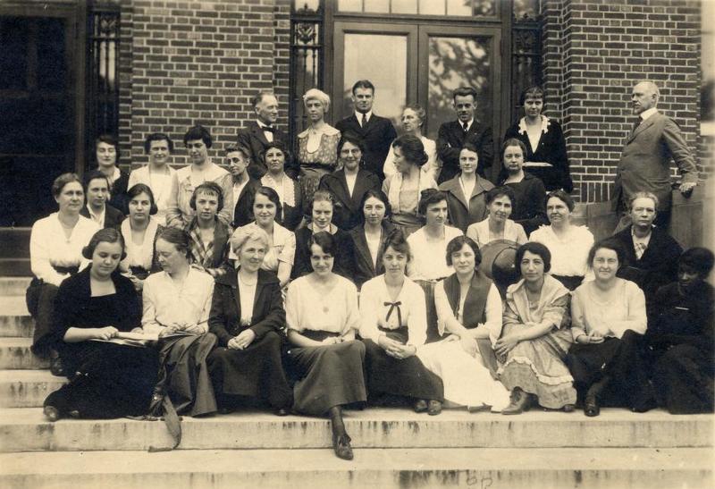 Library Staff 1922.jpg