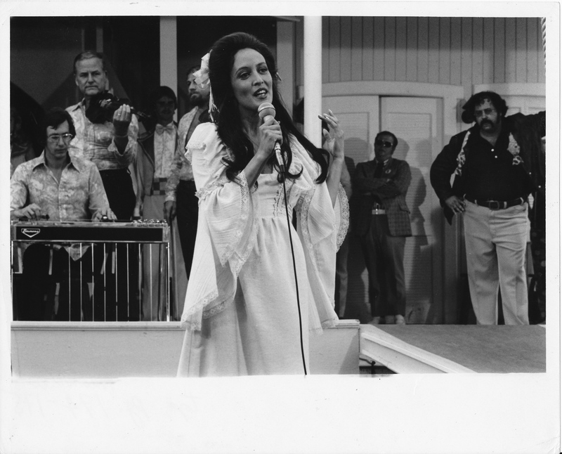 Photograph: Ronee Blakely sings to a crowd as Barbara Jean in Altman's hit Nashville.