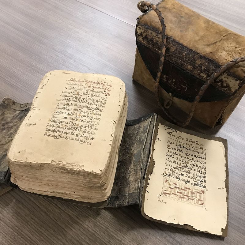 West African loose-leaf copy of the Qur’ān with wrapper and satchel 